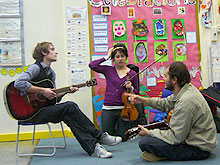 案を出し合うリーダーたち