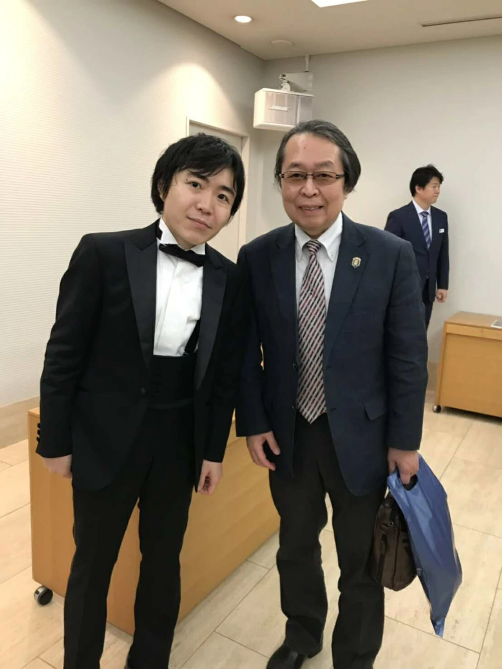 2019年5月21日　東京オペラシティリサイタルシリーズ「B&rarr;C バッハからコンテンポラリーへ」出演時の黒岩さんと西村朗先生。